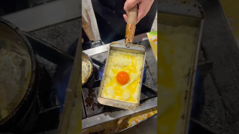 半熟卵を閉じ込めただし巻き卵 Raw Japanese Rolled Omelette 居酒屋 月盗 大阪グルメ