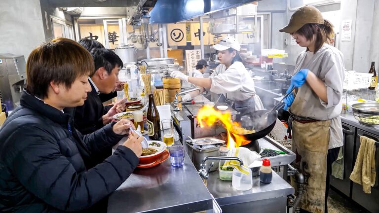 チャーハン鍋振りお姉さんが躍動！６００円鬼盛り炒飯のガツ盛り町中華がスゴい。