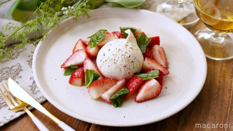 【いちごとブッラータチーズのカプレーゼ】いちごとチーズが相性抜群！手作りドレッシングで味わう♪｜macaroni（マカロニ）