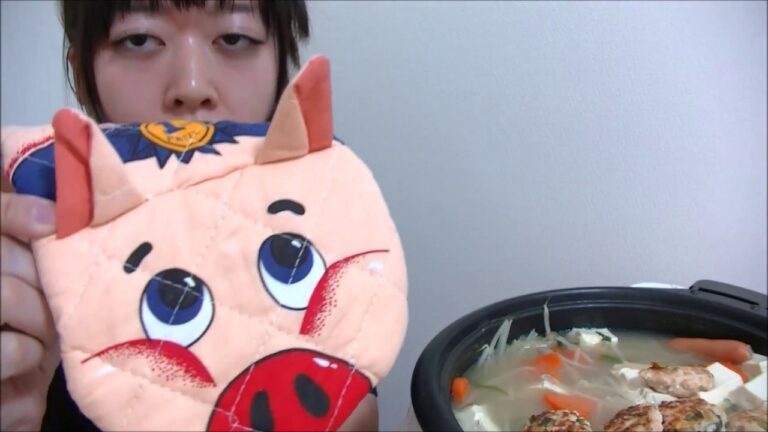 【ピギーと一緒に】鶏団子と山盛り野菜の豆腐塩鍋【healthy】