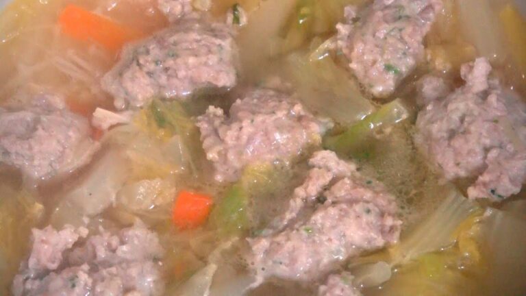 【普段の食事】塩味肉団子鍋を黙々と作るだけ