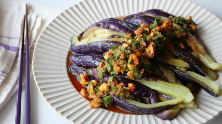 夏こそ作りたい!めちゃうまのレンチン蒸し茄子の香味ダレ | Brightly colored eggplant with Flavorful Sauc