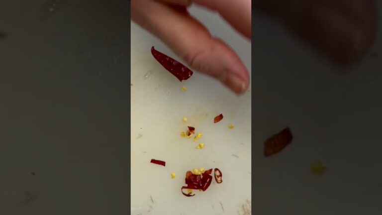 赤唐辛子を輪切りにする【たけのこのメンマ風】