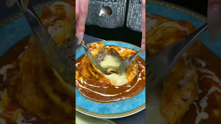 カマンベールチーズを丸ごと1個のせたとろとろ半熟オムライス 🥚 #愛知グルメ #shorts