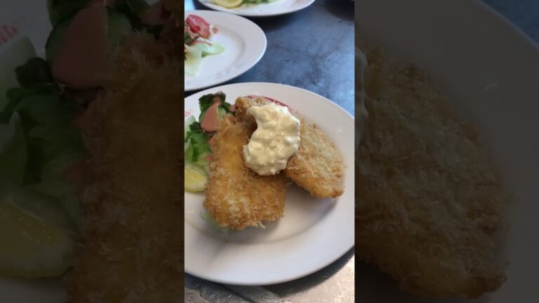 ランチの風景１（白身魚のフライ）