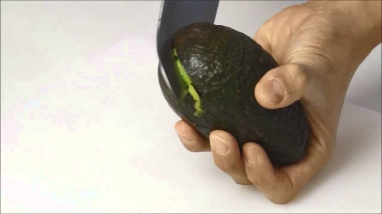 数秒でわかる「アボカドチーズ焼き」の作り方