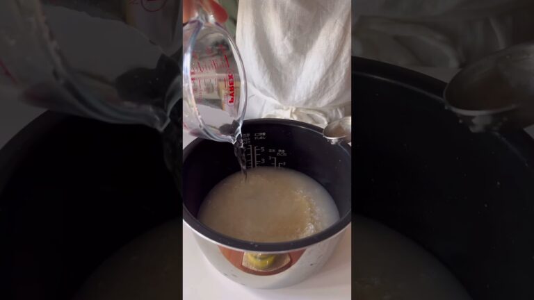 塩麹わかめごはん🦭🍚 #簡単レシピ #栄養士 #料理動画 #料理 #腸活 #腸活ダイエット #腸活レシピ #塩麹 #麹 #わかめ #わかめごはん #炊飯器 #炊飯器レシピ #炊飯器料理