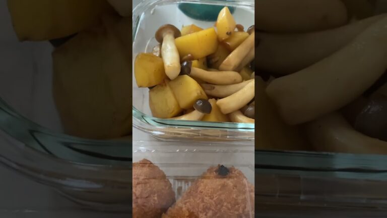 【今日のご飯】じゃがいもをたくさん頂いたので、しめじと一緒にバター醤油で炒めました😚✨カニクリームコロッケにハマってます。このスナック菓子にハマってます。 #ダイエット#ご飯# #保育士#休日#料理