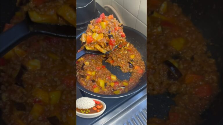 金曜日はカレーの日🍛【お茄子とパプリカのキーマカレー】#カレーの日 #🍛