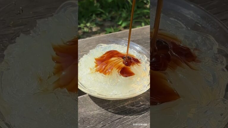 【あなたはお酢派？黒蜜派？】できたてのところてんが食べられる店 #shorts