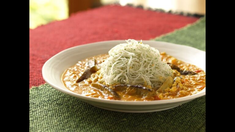 茄子と鶏ひき肉のカレー、ガーリックビーフン添え
