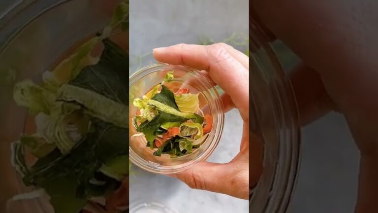 【干し野菜生活】干し野菜のお味噌汁を作ってみます〈発酵食と干し野菜の料理教室たべよか〉たなかみずえ　#Shorts#干し野菜 #乾燥野菜 #保存食