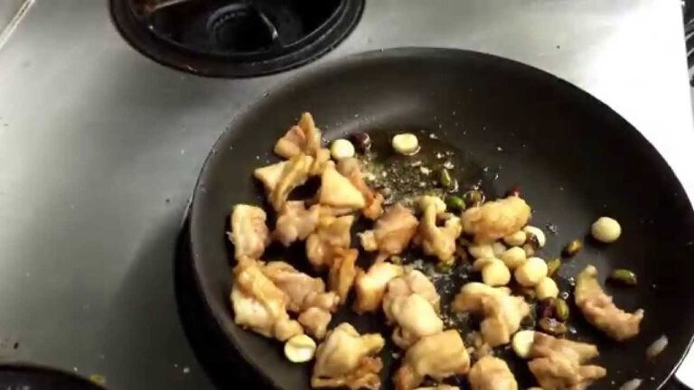 やちゅうじ料理教室  ピーマンと鶏肉のミックスナッツ炒め