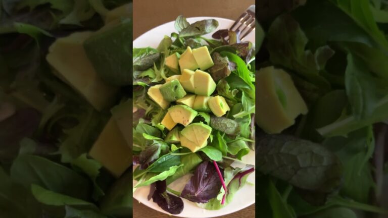 アボカドとベビーリーフのサラダ