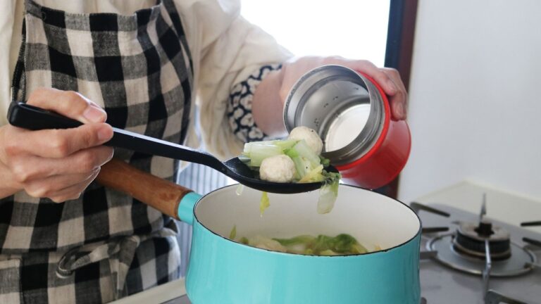 【お弁当作り】寒いときに食べたい温かい弁当！鶏団子と白菜のヒガシマルスープbento＃933