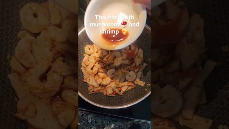 Thai basil mushrooms and shrimp 🍤 #คนไทยในเมกา #ครัวต่างแดน #สาวบุรีรัมย์ #food #cookingchannel