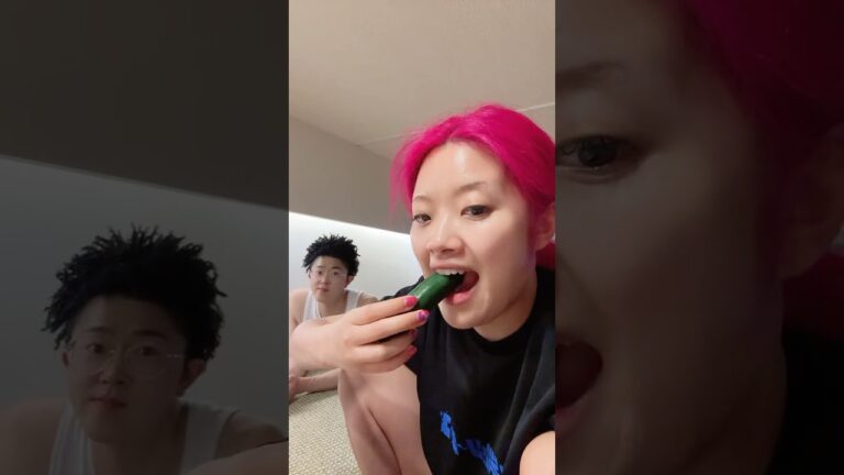 彼氏の育てたきゅうりを食べるASMR🥒