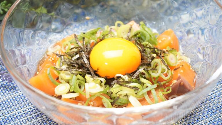 サーモンユッケの作り方✨熱燗が旨いやつです🍶詳しいレシピはインスタもしくはブログをご覧ください🙏 #shorts #飯テロ #簡単レシピ #おつまみ #ユッケ #料理動画