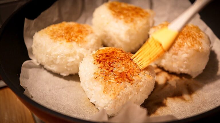 フライパンで簡単！香ばしい焼きおにぎりの作り方。