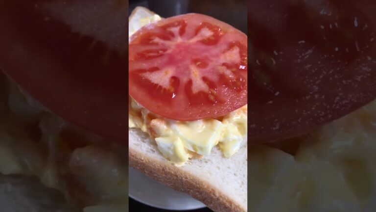 おっさん特製卵パン#shorts #たまごパン#トマト#知らんけど