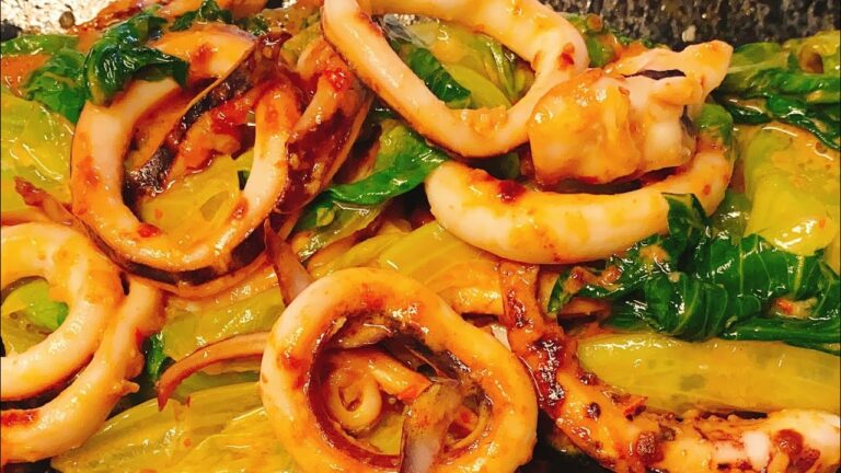 レタス大量消費【イカとレタスの豆板醤マヨ炒め】かなり美味しいよ