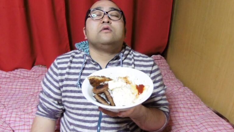 ハンバーグ　白身魚フライ　玉子焼き　はんぺん丼