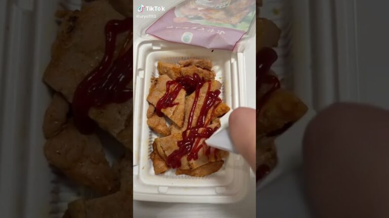 「ファミマのサムギョプサル、コチュジャンソースめちゃんこうまい！肉も見た目びみよいのに臭みなくて食感良くて美味しい!!!＃ファミマ＃サムギョプサル＃韓国料理