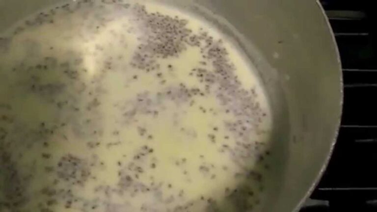 女性に人気のダッタンそばプリンの作り方（３）生クリーム投入　手打ちそば長幸　（松戸、東京、千葉）レシピ