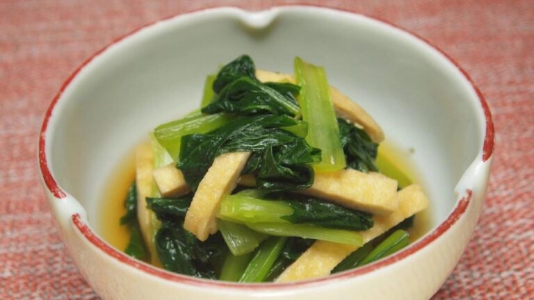 油揚げを入れて作る【小松菜の煮浸し】