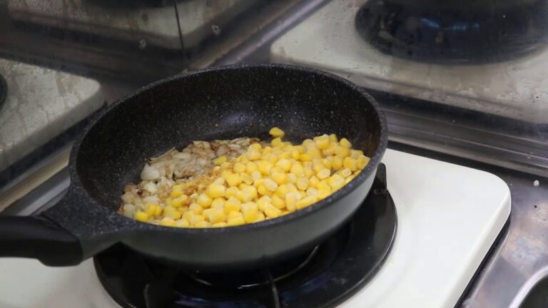 【飯テロ】誰でも簡単に作れる コーンと玉ねぎのバター醤油炒め！