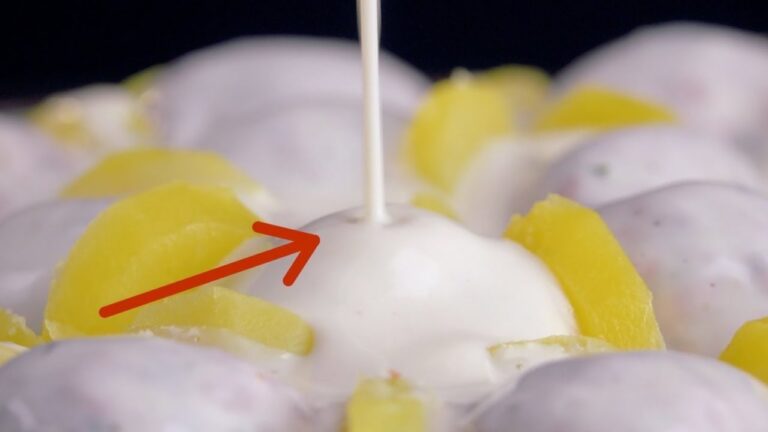 無敵レシピ！薄切りポテトとミートボールをグラタン皿に整列。あぁ...ほっこり。