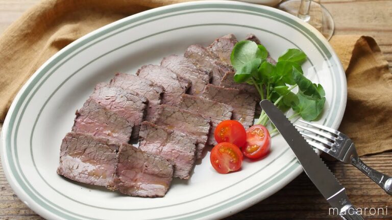 【レンジで簡単ローストビーフ】フライパンもオーブンも使わない！おもてなしにもおすすめレシピ♪｜macaroni（マカロニ）