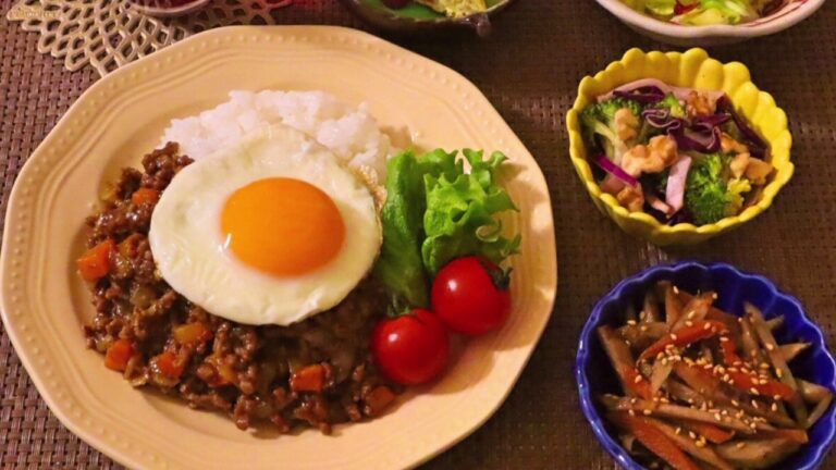 【料理】キーマカレー、キャベツのにんにく炒め