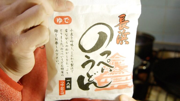 『中西の朝食』〜のっぺいうどん〜滋賀県長浜で買いました。すごくとろみのあるおつゆにしょうがをのせて、、おいしい！あったまる！あのね、ほんとおいしい！、、「焼き鯖寿司」とともに、、