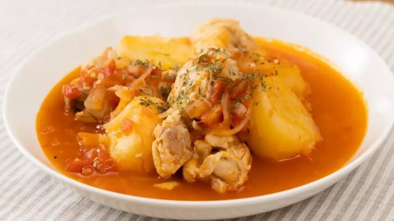 手羽元とじゃがいものトマトスープ煮