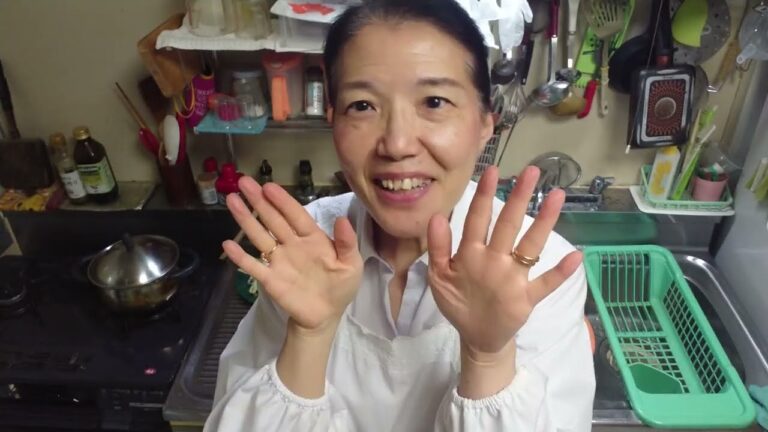 食を考えることにしたの🍀【 白菜とわかめの味噌汁】 定番のお味噌汁です。(^ー^)