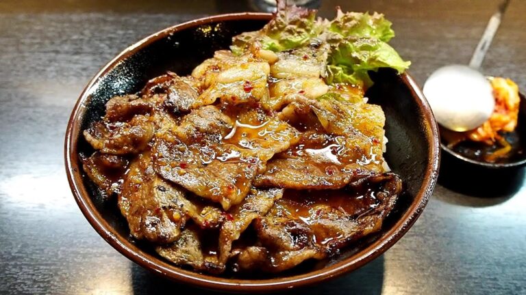 ボリューミーな焼き肉丼！『カルビ丼大盛＆肉プラス』【たどん池袋店】人気のジューシーな豚肉！東京・池袋
