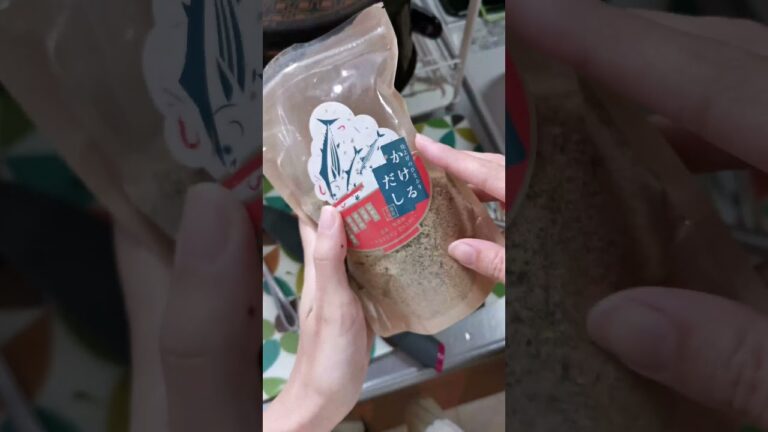 【自炊3年目の料理日記】半額の鶏ひき肉とうまうま白菜で具だくさんスープを作った記録('∇')【一人暮らしvlog】#Shorts