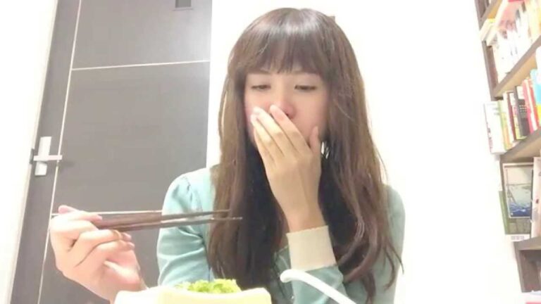 女子　ひとりごはん　山形「だしっ」　食べるだけ
