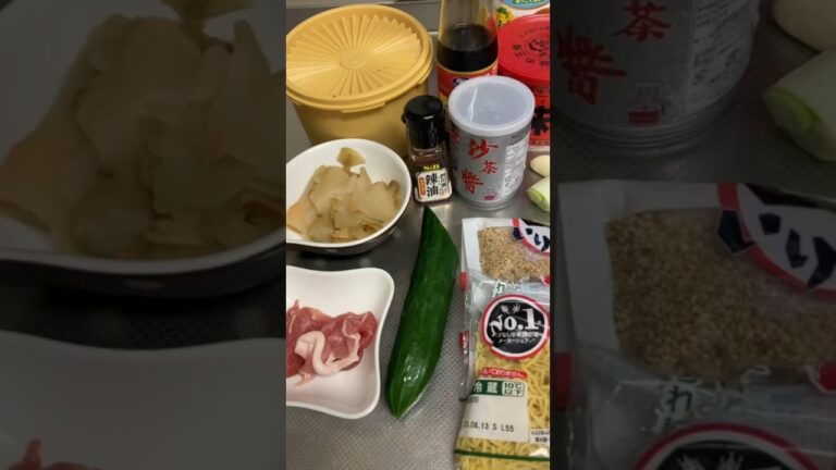 明日の朝食用に､冷やし味噌つけ麺のつけ汁作った。あとは､麺を茹でてキンキンに冷やすだけ。ラー油をかけて頂きます。