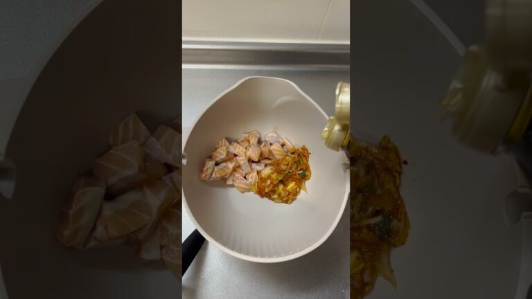 【10分で作れる】サーモンキムチ丼の作り方 | 時短・節約レシピ#shorts