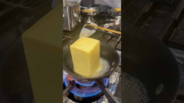 巨大バターを使った日本１の贅沢オムライス #japanesefood