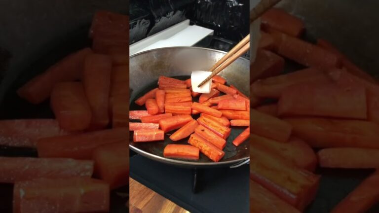 鉄パンで炒めると美味しく感じる♪♪ リコピン人参こいくれない#Shorts
