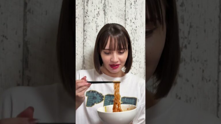 お肉も野菜ものせて🥩🥬ビビン麺楽しんじゃお🎵 #paldo #noodles #うま辛 #インスタントラーメン #インスタントラーメン #food #ビビン麺