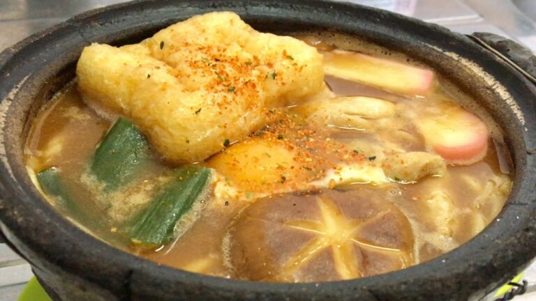 年季の入った土鍋で味噌煮込みうどんを作る Stewed Udon with Miso Soup