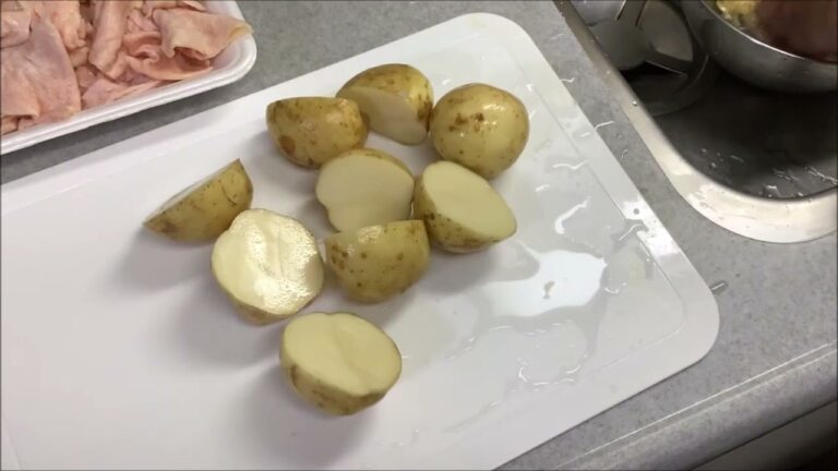 ほくほく新じゃがととろとろ鶏皮の煮物「皮じゃが」