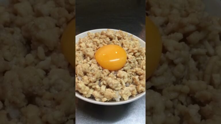 【レンジでワンパン】鶏そぼろを電子レンジで作っていくよの動画。　#Shorts