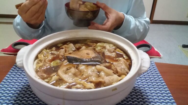 【めし日記】すき焼き味の鍋焼うどんすきをおやじがただ喰うだけ❗