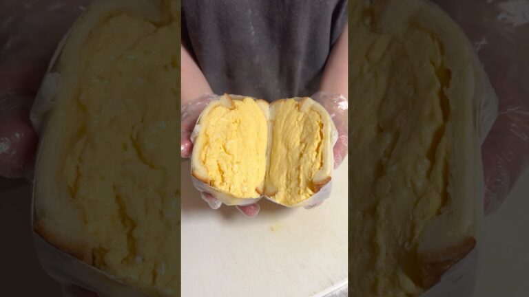 顎が外れそうなぐらい大きい出汁たまごサンド