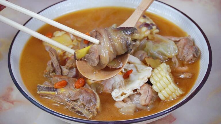 麻油雞 麻油雞酒 麻油雞火鍋 麻油雞湯怎麼煮 飄香十里，冬令進補，立冬補冬|hotpot|ごま油チキンワイン|참기름 치킨 와인|【MiGi頻道】